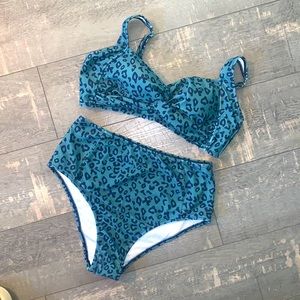 Size medium women’s cupshe leopard army green and navy bikini